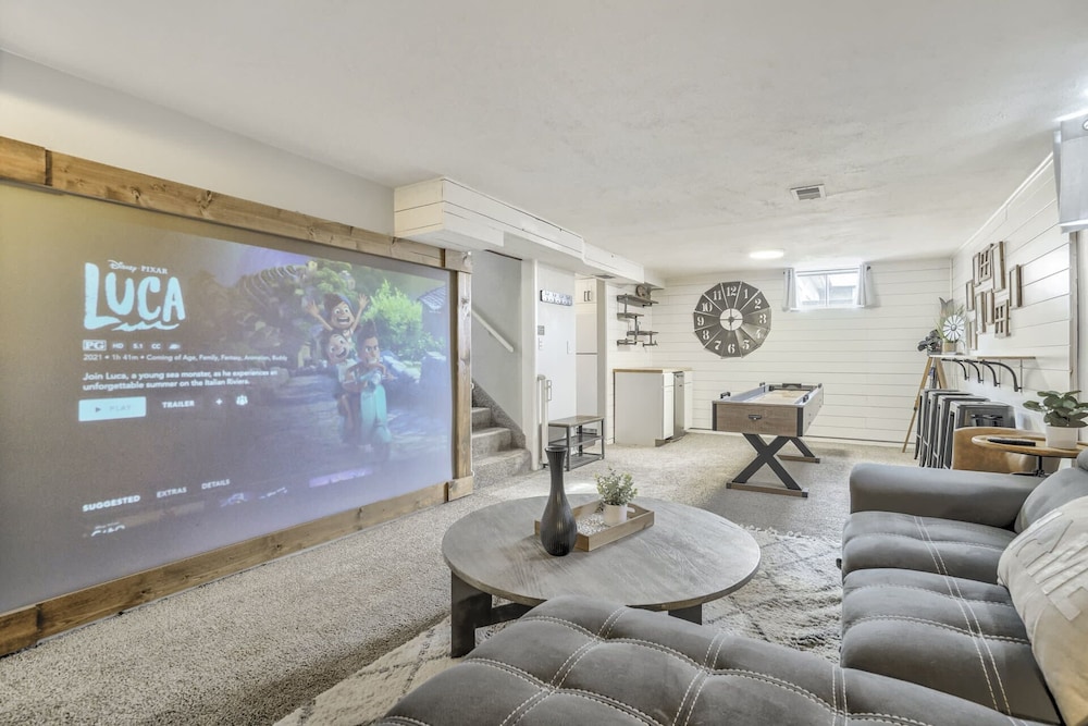 5BD Dog Friendly Family Getaway Near Downtown in Colorado Springs, United States