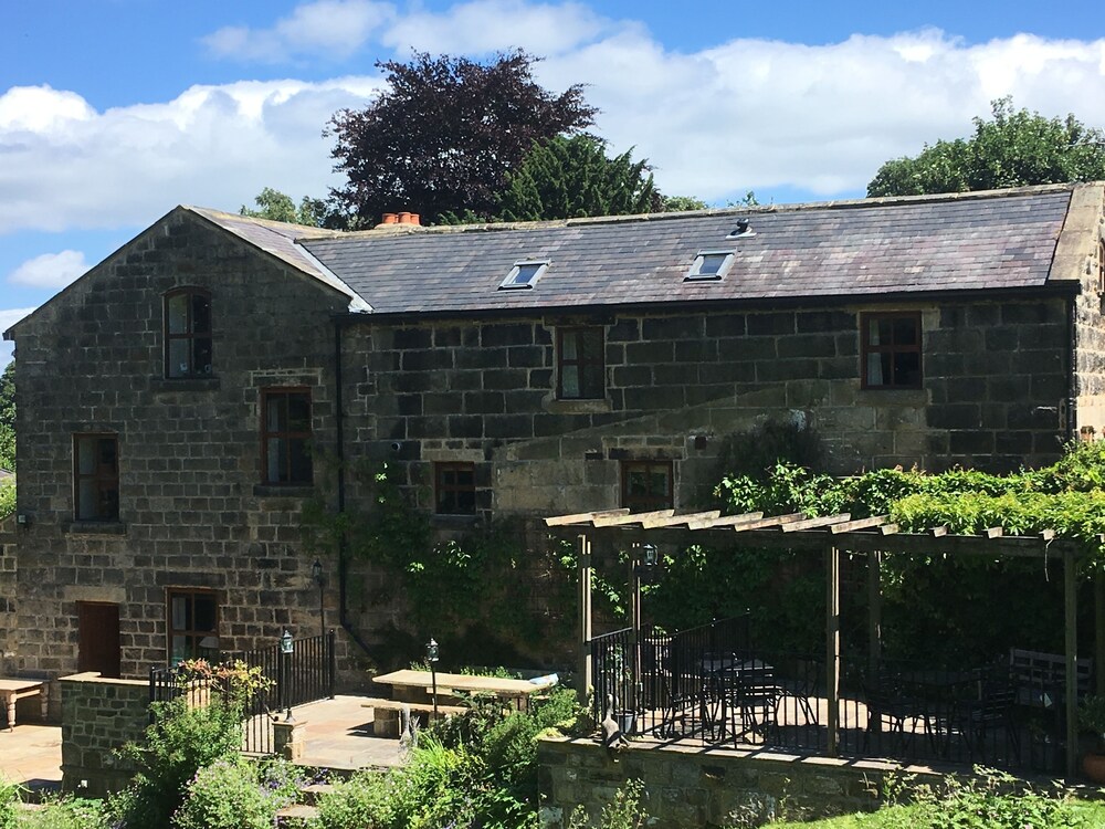 Otley Chevin B&B With Dining — 4-Star Luxury Hotel in Otley, United Kingdom