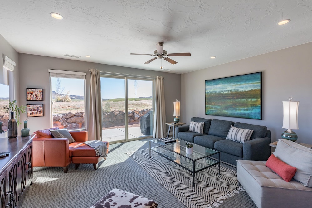 Snow Canyon Sunrise — 4-Star Luxury Hotel in Saint George, United States