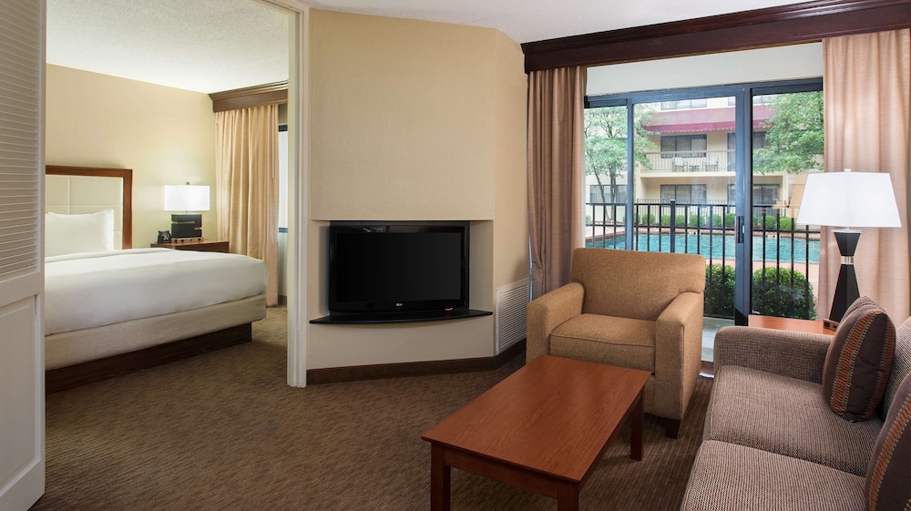 DoubleTree Suites by Hilton Hotel Cincinnati Blue Ash - photo 23