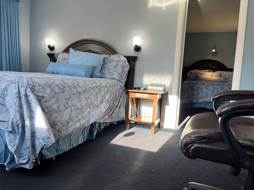 Hitching Post Country Motel - photo 10
