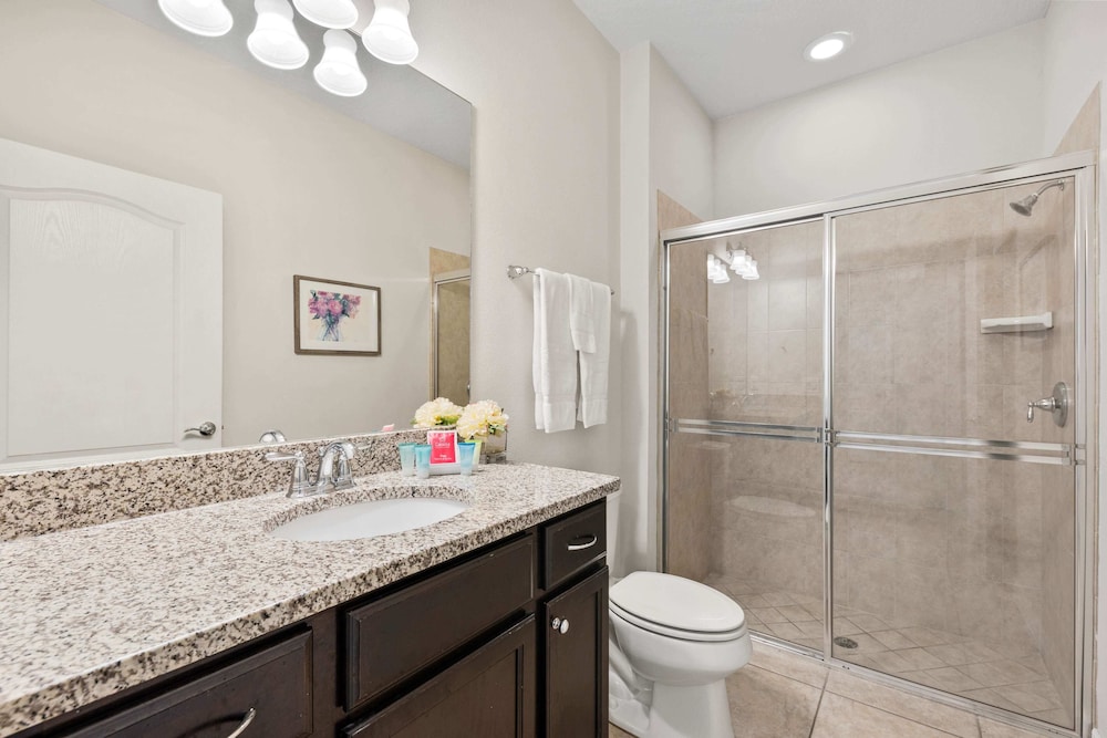 Beautiful Townhome With Splash Pool and Game Room - photo 63
