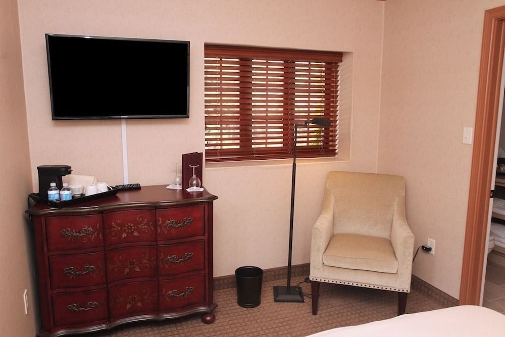 The Beaumont Inn - photo 20