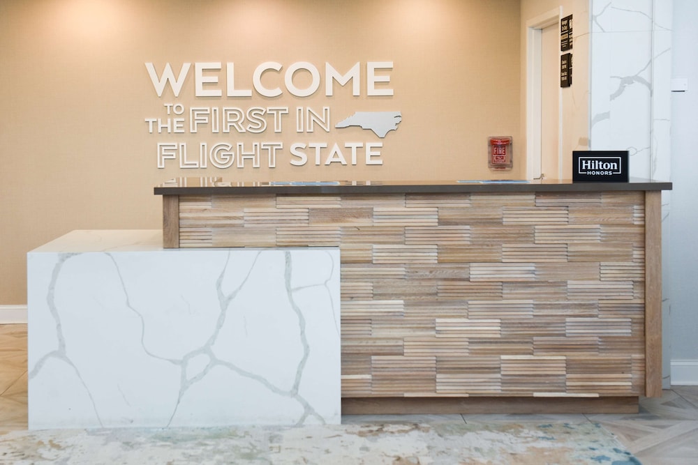 Hampton Inn & Suites Charlotte SouthPark at Phillips Place - photo 4