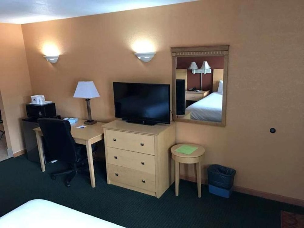 Quiet Corner Inn - photo 44