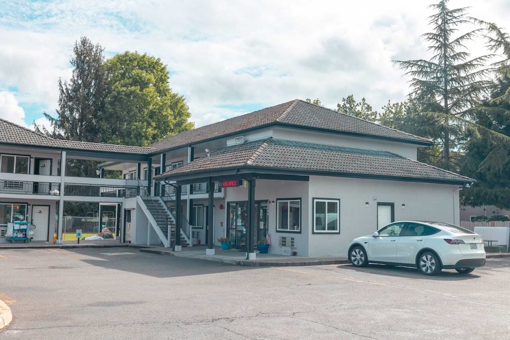 Sumner Motor Inn - photo 19
