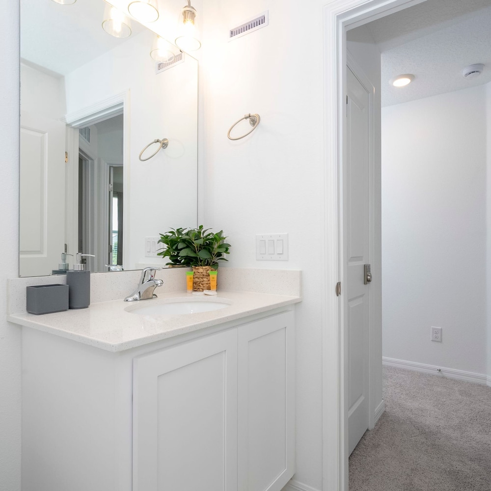 Gorgeous 3Bd Close to Disney at Festival Resort 661 - photo 32