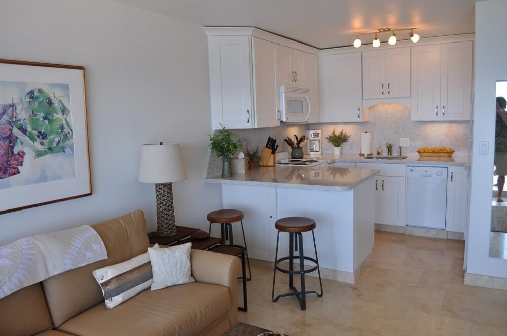 Lahaina Roads 309 by RedAwning - photo 12