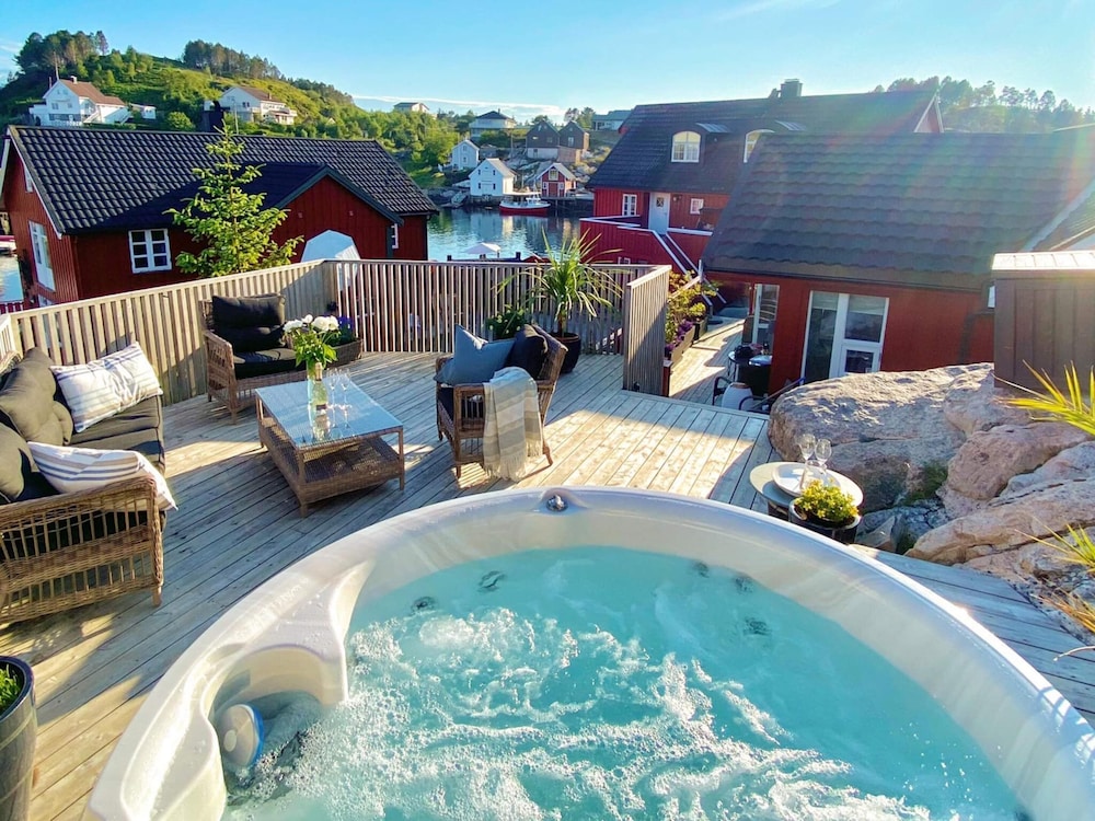 8 person holiday home in averøy By Traum — 4-Star Luxury Hotel in Kristiansund, Norway