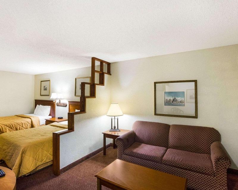 Rodeway Inn & Suites Fiesta Park - photo 19