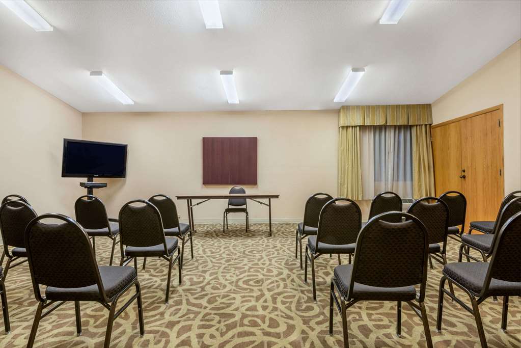 Ramada by Wyndham Columbus North - photo 20