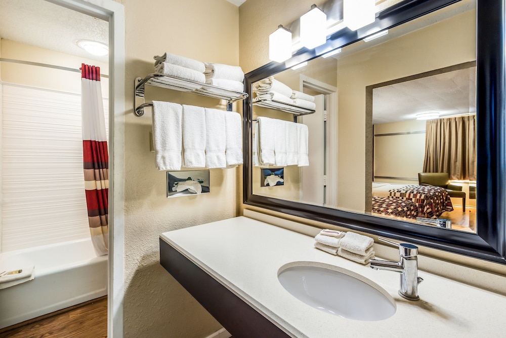 Red Roof Inn & Suites Wapakoneta - photo 24