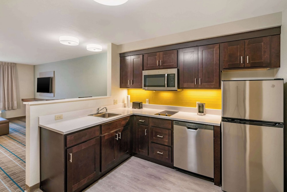 MainStay Suites Spokane Airport - photo 12