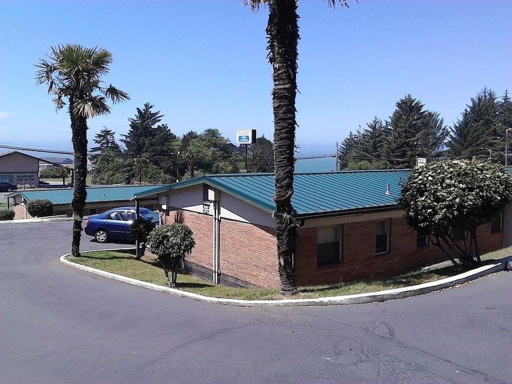 Blue Coast Inn and Suites - photo 41
