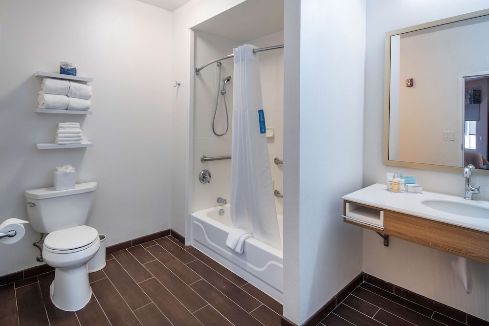Hampton Inn & Suites Chicago Lincolnshire - photo 40