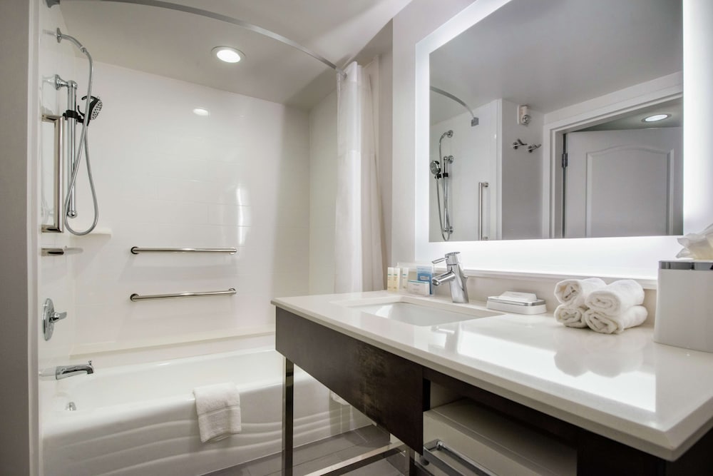 Hampton Inn & Suites Legacy Park Frisco - photo 27