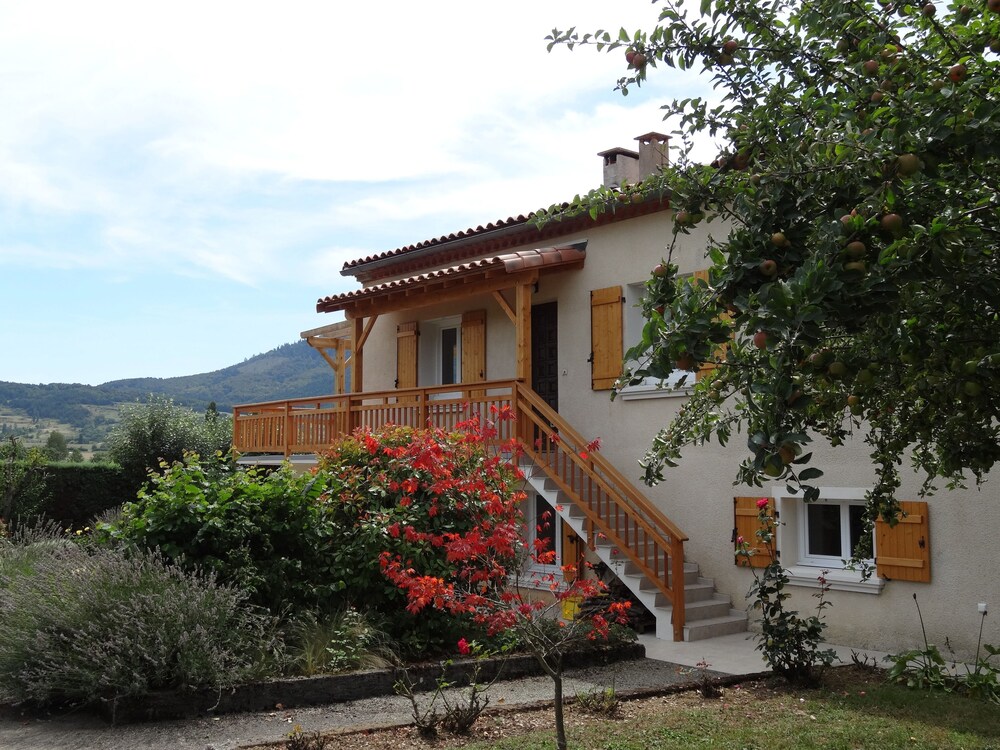 Bonnes Saisons Puivert - carbon neutral hotel in Unknown City
