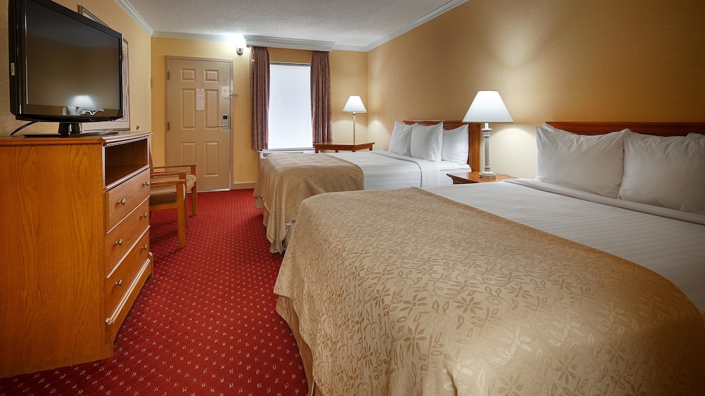 Bryson Inn — Mount Airy — photo 5