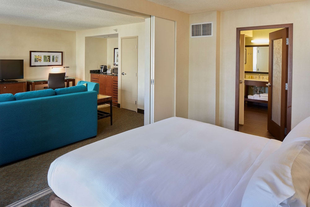 DoubleTree by Hilton Hotel Alana Waikiki Beach - photo 9
