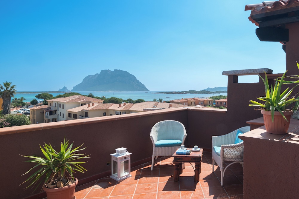 Il Vecchio Faro Attico A5 — 4-Star Luxury Hotel in Loiri Porto San Paolo, Italy
