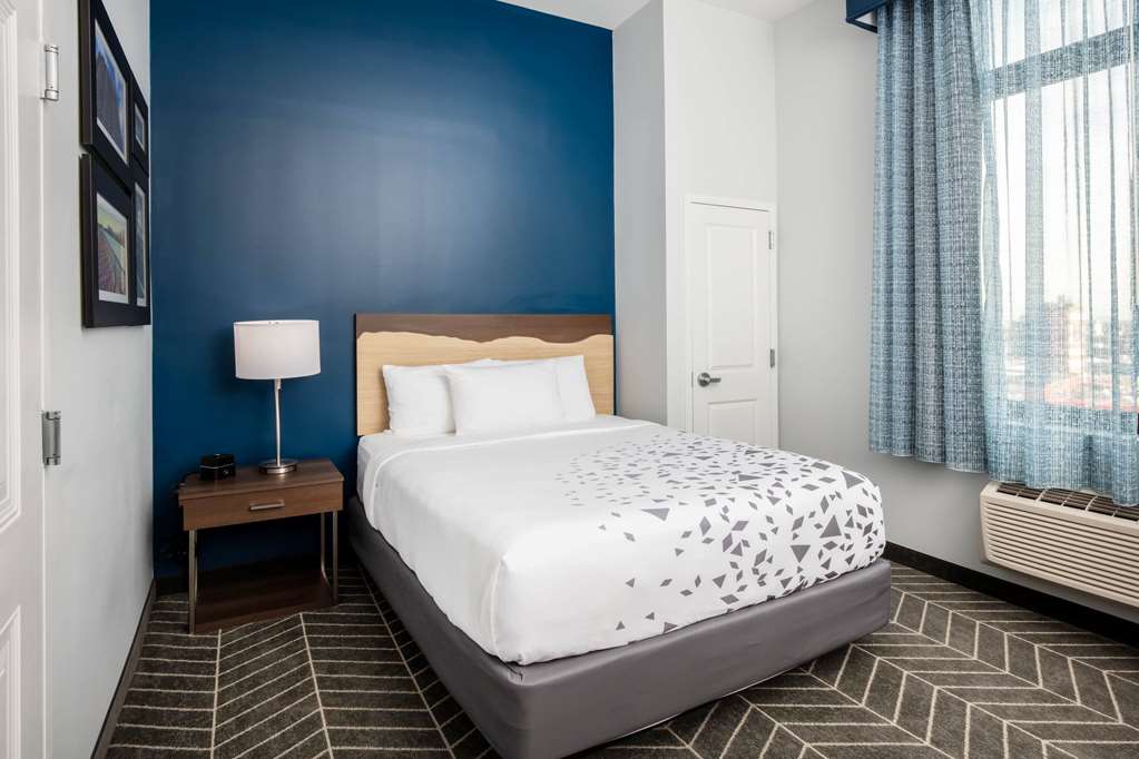 La Quinta Inn and Suites Long Island City - photo 12