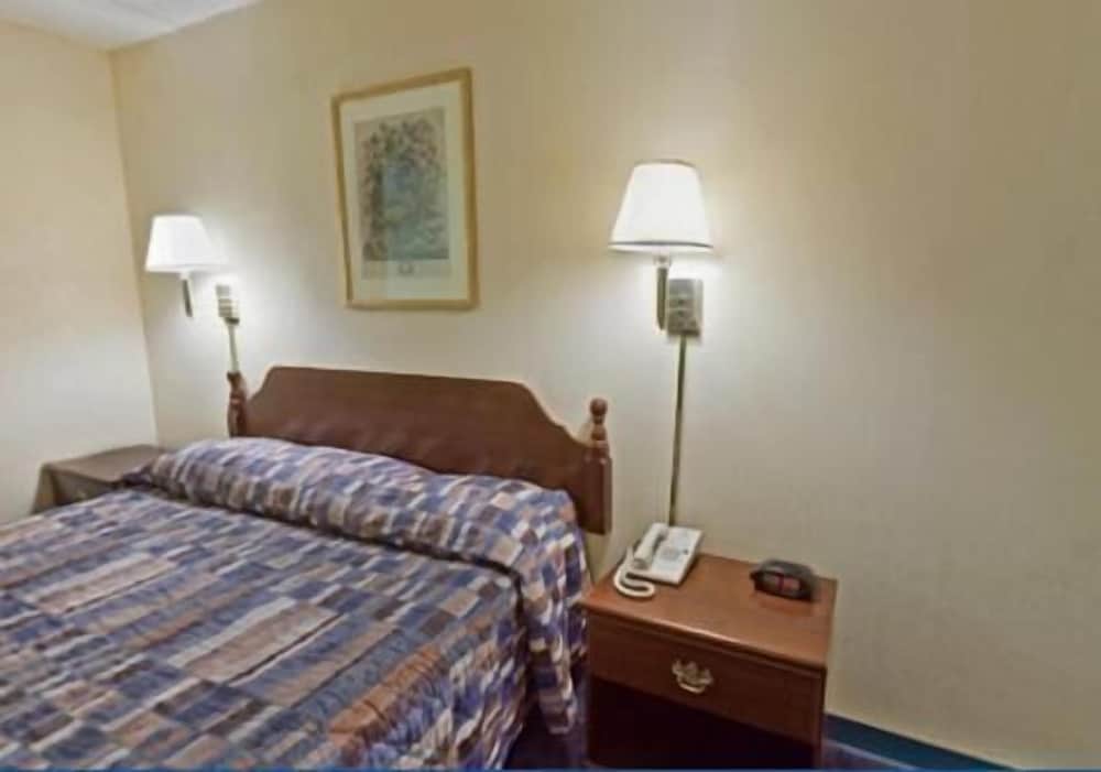 Americas Inn - photo 20