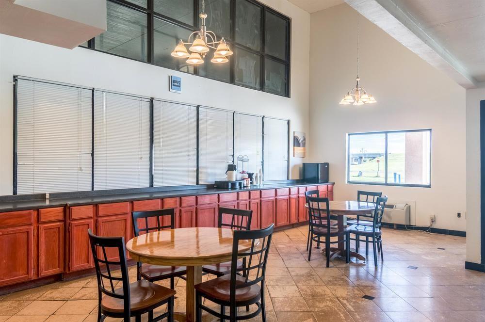 Premier Inn & Suites - photo 18
