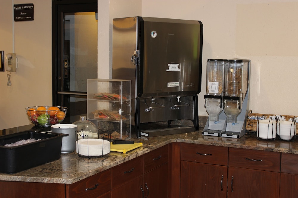 Americas Best Value Inn Grand Forks - photo 29