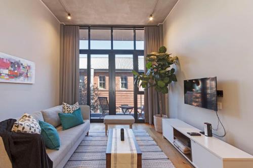 Back Up Power Modern Apartment and Rooftop Pool