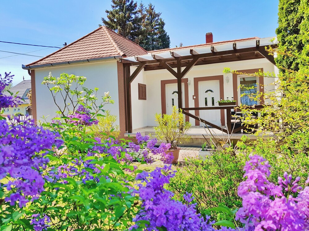 Zámor 10 Apartmant — 4-Star Luxury Hotel in Keszthely, Hungary