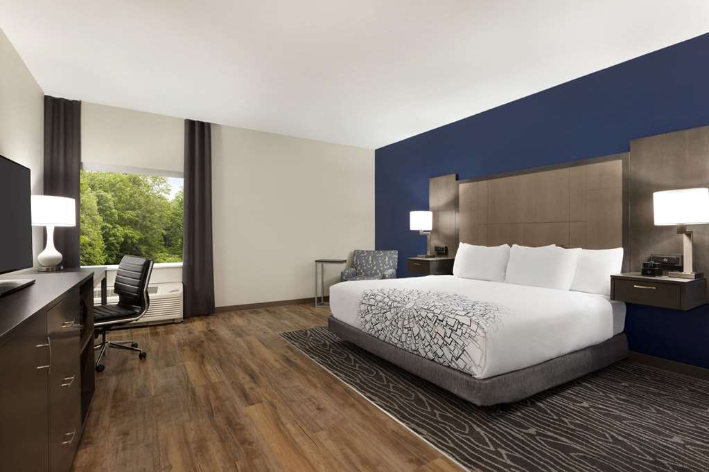 La Quinta Inn & Suites by Wyndham Rock Hill - photo 35