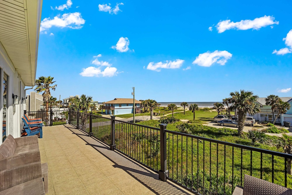 Ocean View Paradise Steps away from the Beach Will Accommodate Up To 10 People including 1 3 Fa - photo 52