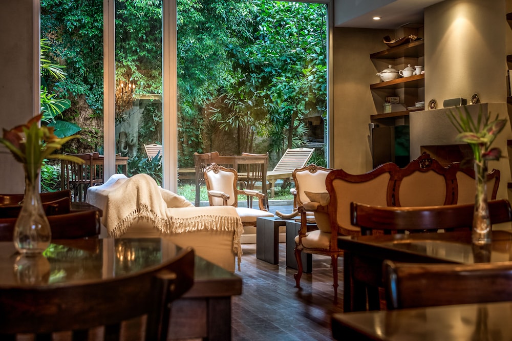 248 Finisterra Hotel Boutique Argentino — hotel near Aeroparque Jorge Newbery