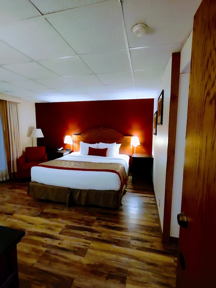 Ramada by Wyndham Albert Lea - photo 34