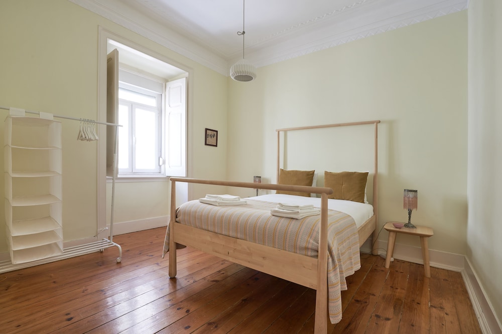 Baixa 3 Bedrooms Apartment with Patio Free Pick Up By TimeCooler