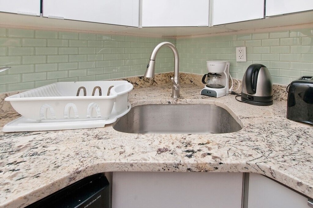 Upscale Newly Renovated 2 BR on Midtown East New York - photo 17