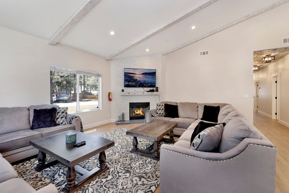 Mountain Palace #2018 - carbon neutral hotel in Big Bear Lake