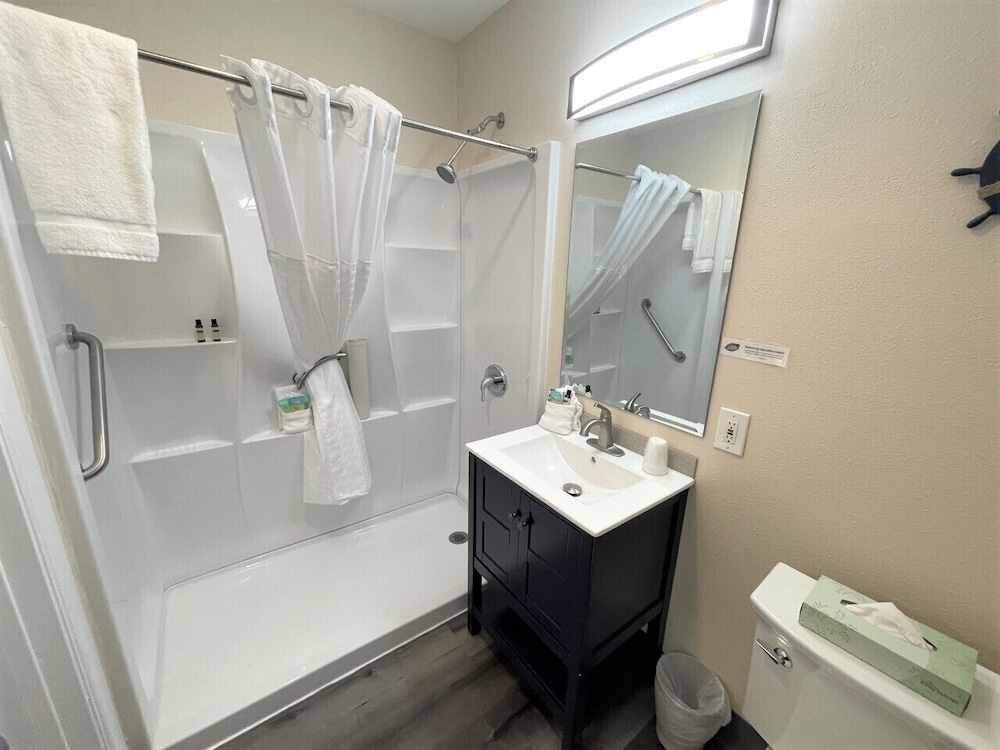 The Coastal Inn and Suites - photo 125