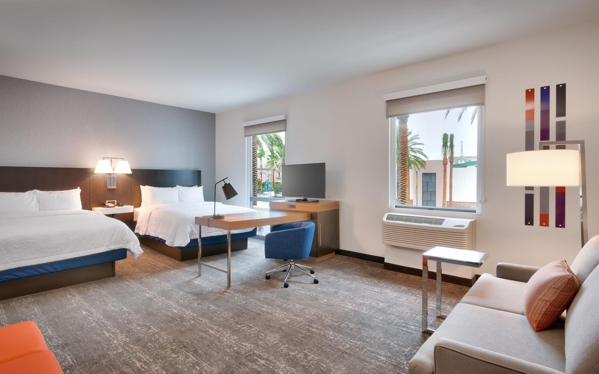 Hampton Inn & Suites Anaheim Resort Convention Center - photo 9