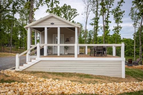 The Salt Shack 121 Pine Grove Lane Dover TN 37058 in Dover, United States