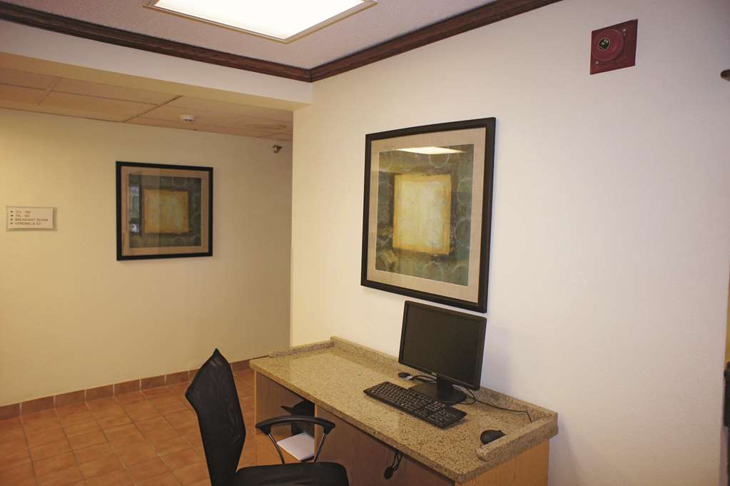 La Quinta Inn by Wyndham Omaha Southwest - photo 21
