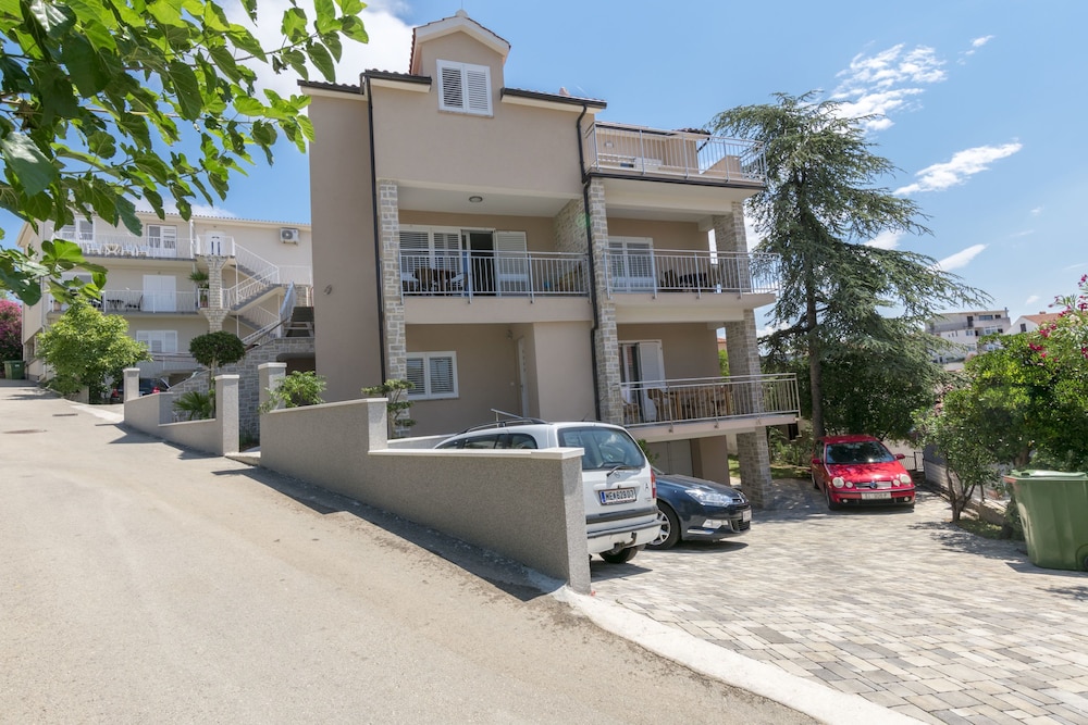 Apartments Sanja — 4-Star Luxury Hotel in Primosten, Croatia