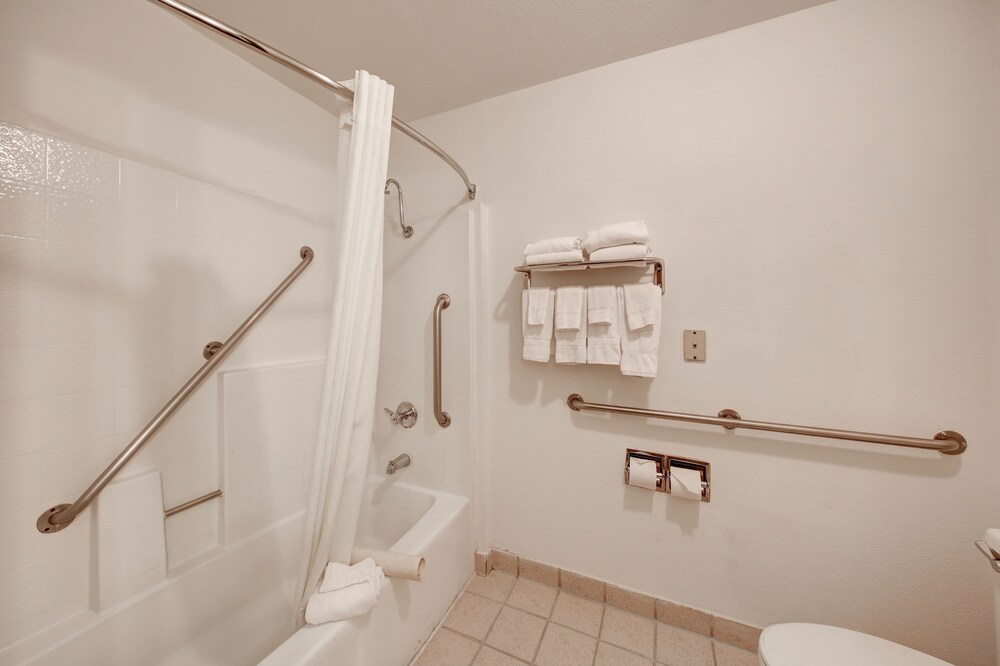 Stanton Inn & Suites - photo 23