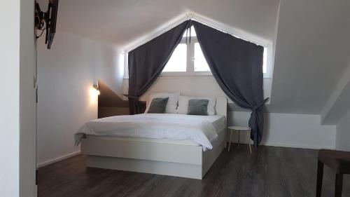 Mountain Masterpeace - carbon neutral hotel in Banner Elk