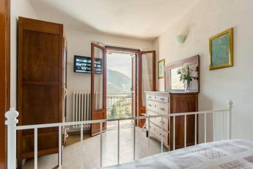 Casa Con Terrazzi 6Posti 2Stanze 2Bagni Lakeholiday It — 4-Star Luxury Hotel in Castel Di Tora, Italy