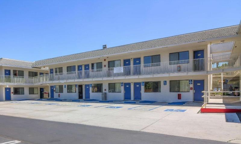 Vagabond Inn Sylmar - photo 8