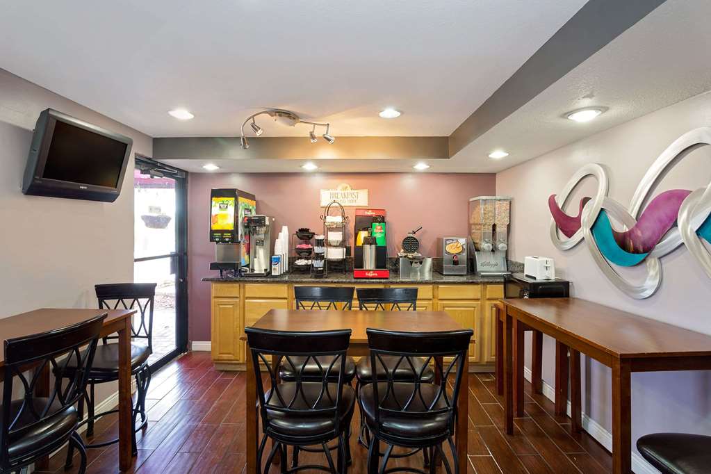 Knights Inn Port Charlotte - photo 11