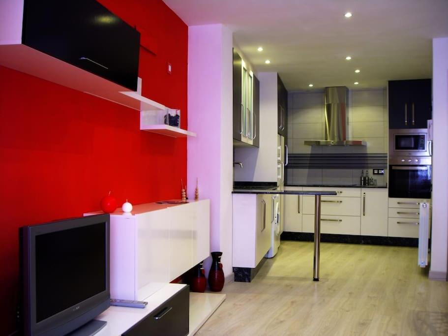 El Vinilo. Aparcamiento Exterior Gratuito in Teruel, Spain