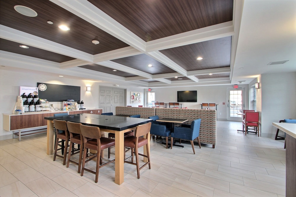 Holiday Inn Express Hotel & Suites Milwaukee Airport by IHG - photo 77