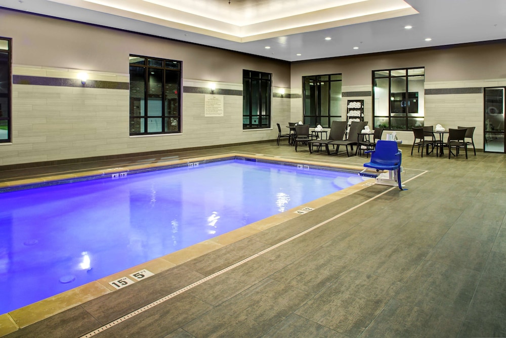 Hampton Inn & Suites Pittsburg Kansas Crossing - photo 21